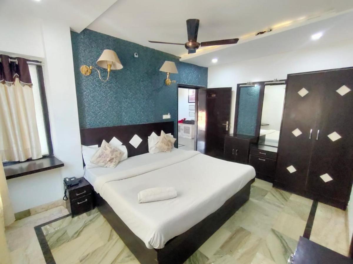אגרה Hotel Laxman Resort By The Golden Taj Group &Hotels מראה חיצוני תמונה