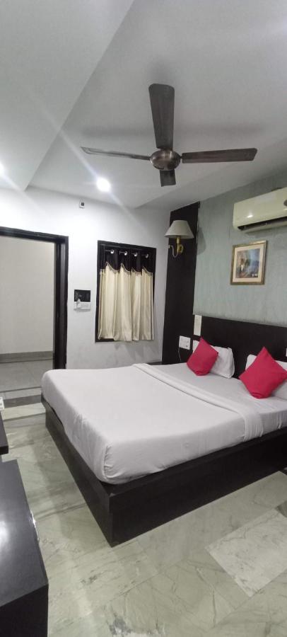 אגרה Hotel Laxman Resort By The Golden Taj Group &Hotels מראה חיצוני תמונה