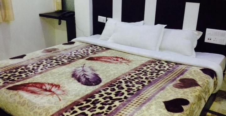 אגרה Hotel Laxman Resort By The Golden Taj Group &Hotels מראה חיצוני תמונה